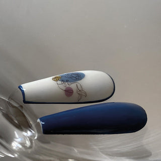 Zaubere mit den wasserlöslichen Nail Art Tattoos in wenigen Sekunden tolle Designs.