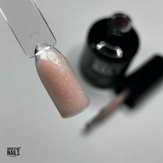 NEU BEI UNS 😎 Easy Builder Gel aus der praktischen Pinselflasche 🥳 Wir haben lange an diesem Gel gearbeitet, jetzt ist es endlich da und einfach perfekt 👌 Warum?  • Aufbaugel in der Flasche • Für alle Naturnägel geeignet • Auch für Verlängerungen geeignet • Kein extra Pinsel nötig  • Mittelviskos mit Selbstglättung • Ablösbar mit Aceton Remover oder abfeilbar • Volltöne und wunderschöne Glitzer Töne • MADE BY US IN GERMANY • Inhalt 14ml 